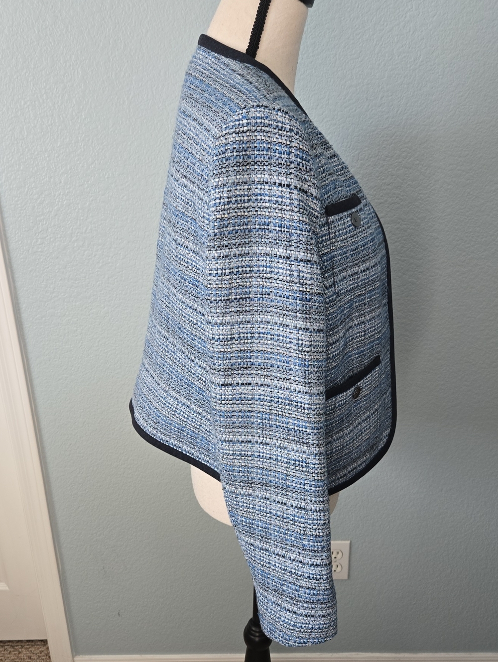 Bar III Classic Blue Tweed Collarless Jacket W/ Deep Navy Trim Sz Large - Picture 7 of 10